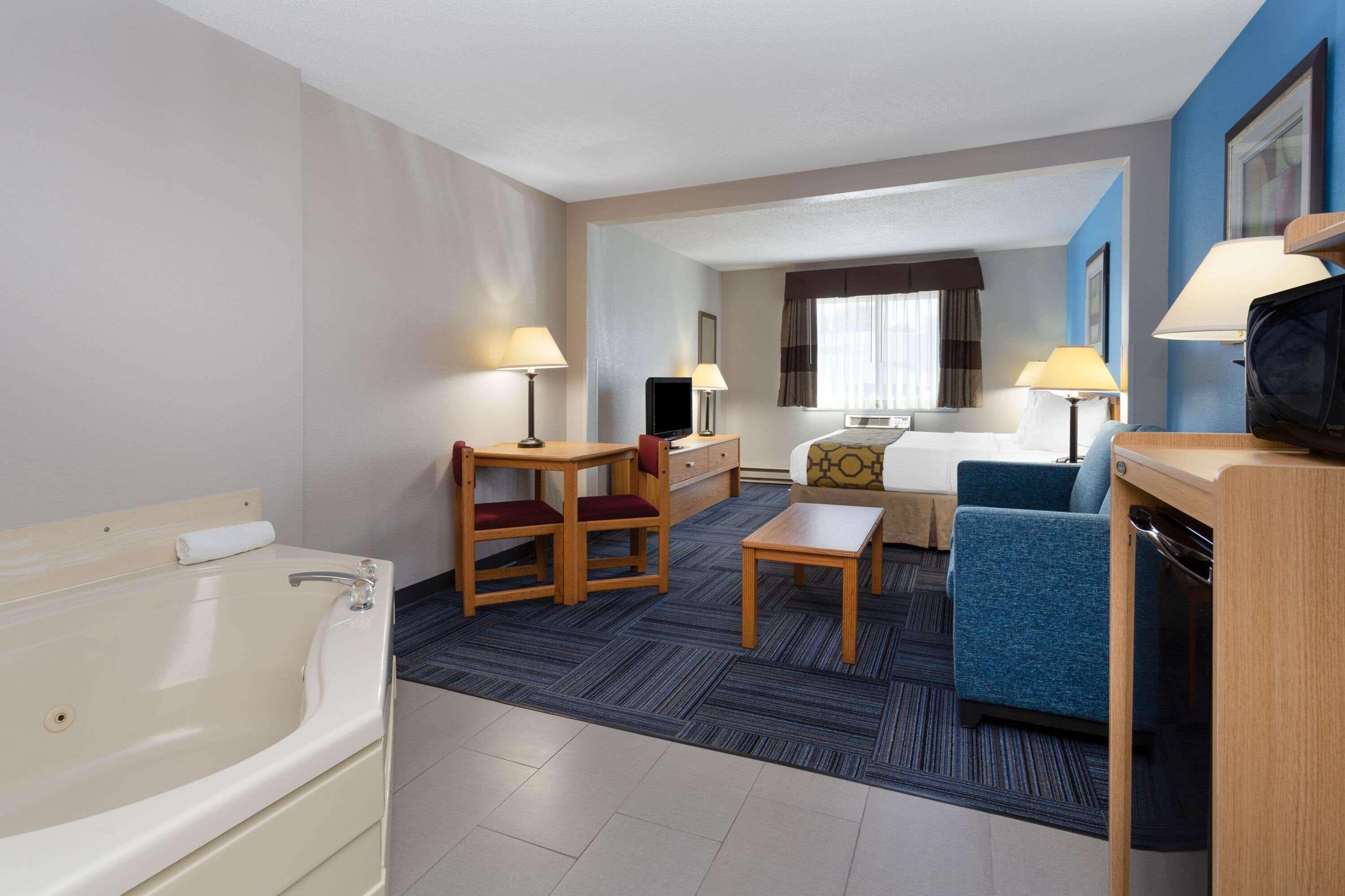 Hotel Baymont By Wyndham Marinette Exterior foto