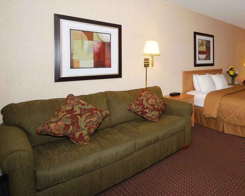 Hotel Baymont By Wyndham Marinette Exterior foto